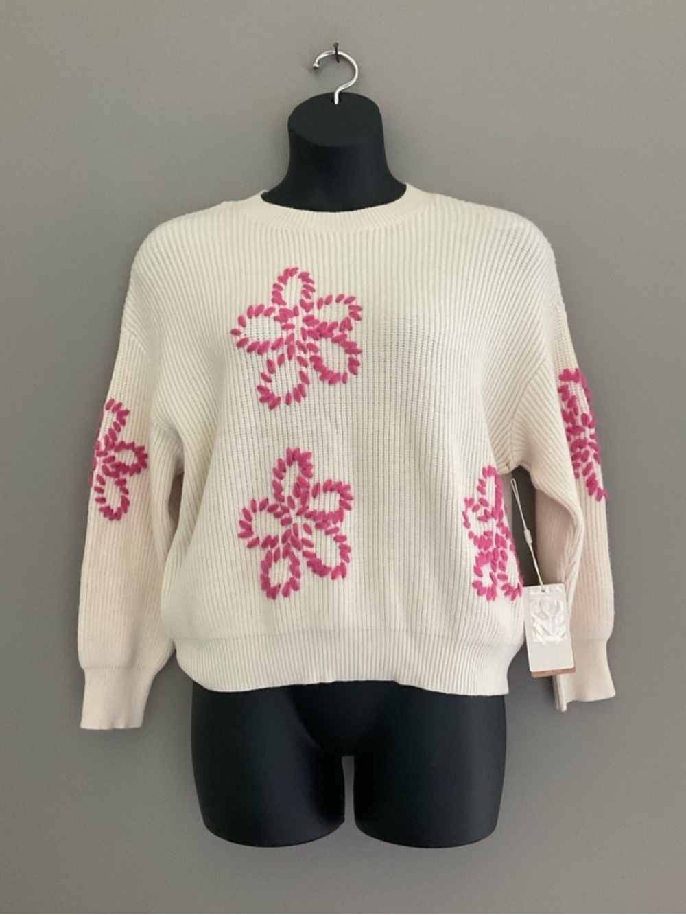 Cyrus, NWT, Cream & Pink Floral Sweater 🌸